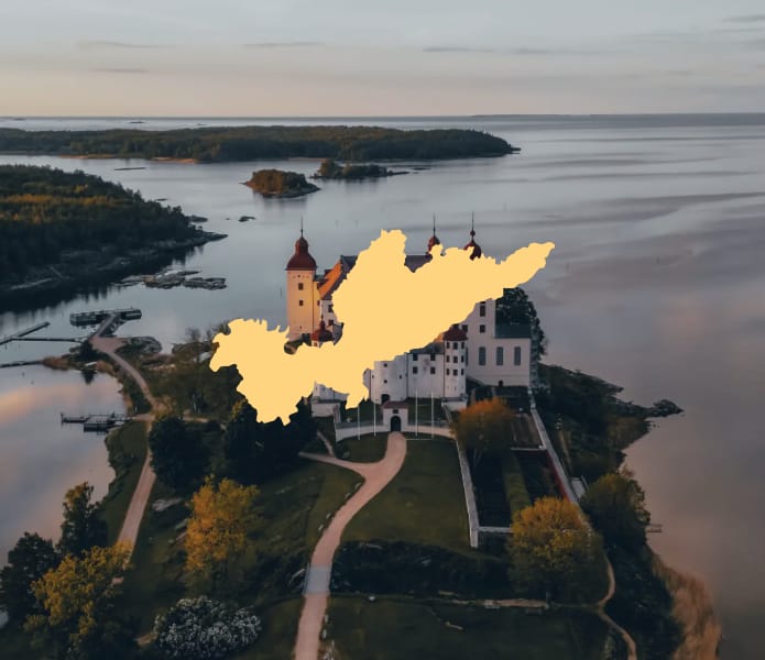 The silhouette of Tjuvholmen Island. I think it looks like a dragon! Beneath the silhouette, there&rsquo;s a drone shot of Läckö Castle.